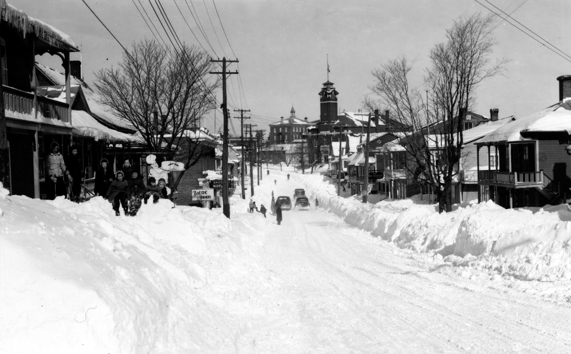 Rivière-du-Loup - Musée du Bas-Saint-Laurent, rue Lafontaine vers 1950 - Fonds Joseph-Adélard Boucher, jab0543b.