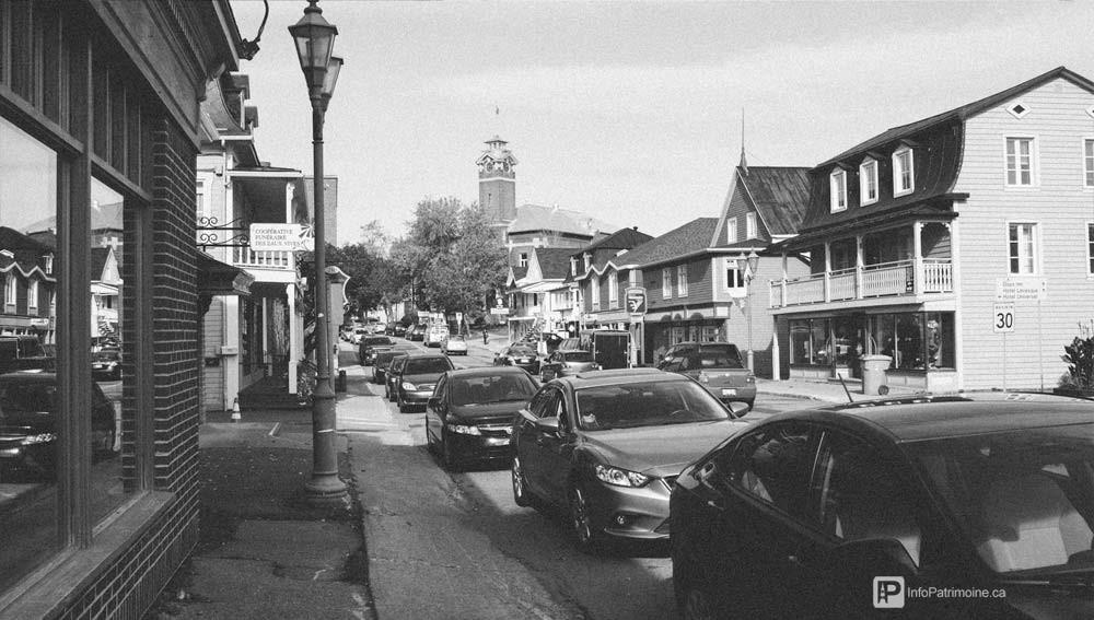 Rivière-du-Loup - Rue Lafontaine vue Librairie Boucher (Auteur : Nicolas Gagnon (2015))