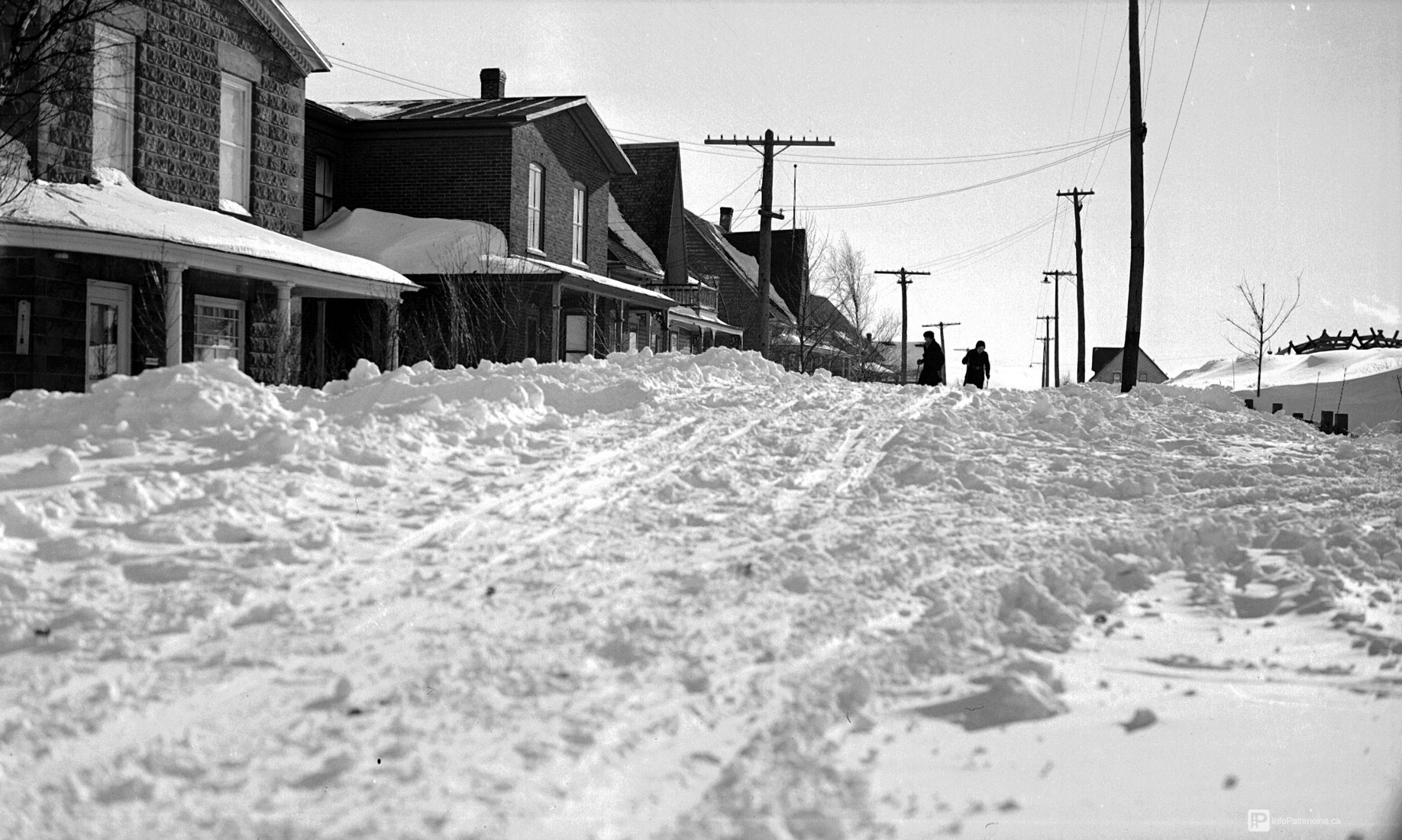 Rivière-du-Loup - Musée du Bas-Saint-Laurent, rue St-Cyrille vers 1935 - Fonds Belle-Lavoie, bl1065.