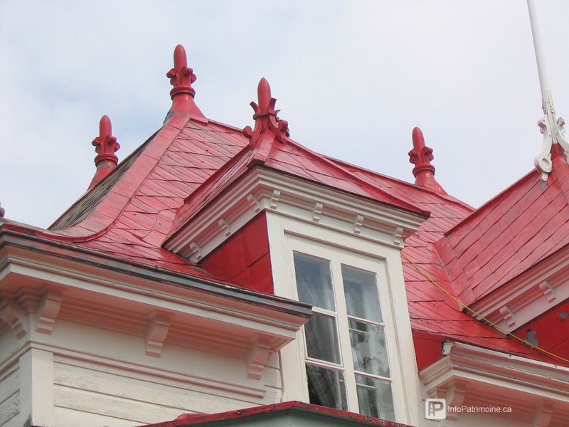 Guide : Préserver les éléments d’une toiture ancienne (595 Saint-Pascal)